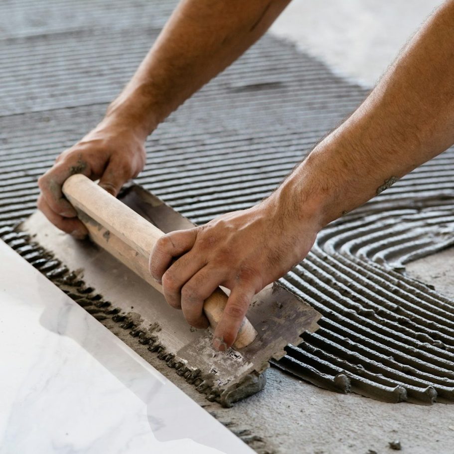 Alternativtext: Estrich Ausgleichsmasse Fliesenleger Solingen Vorbereitung XXL-Fliesen