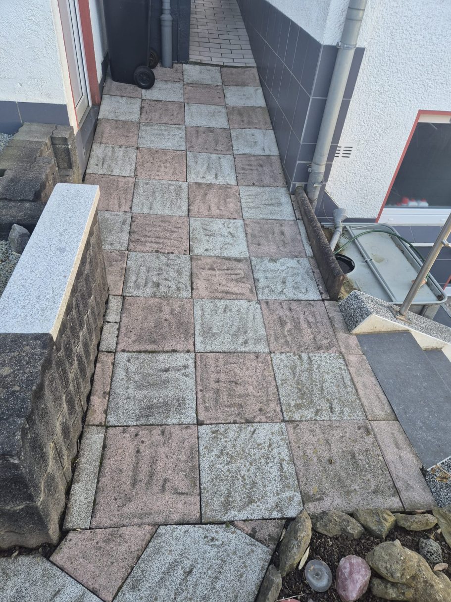 Vorher: Pflasterarbeiten und Terrassenbau in Solingen